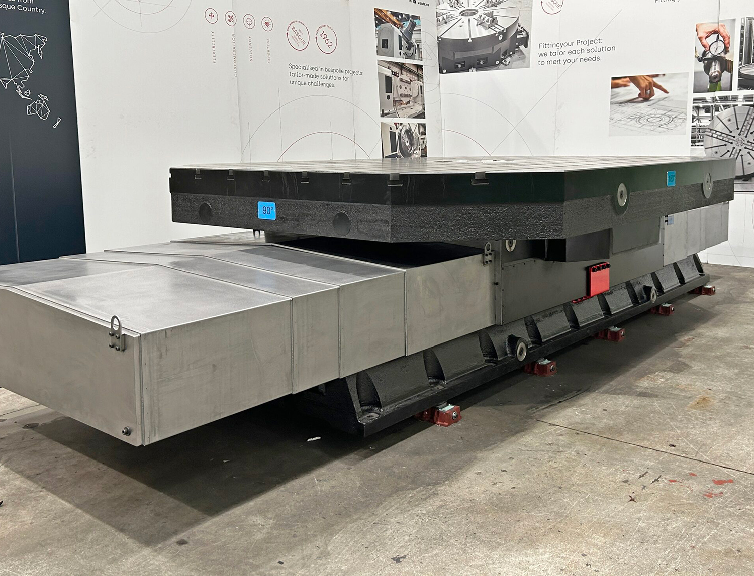 Table rotative avec axe transversal